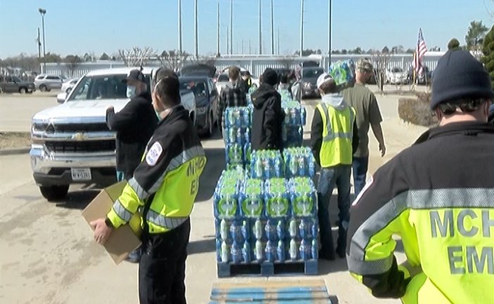 Hundreds Receive Food, Water in Willis