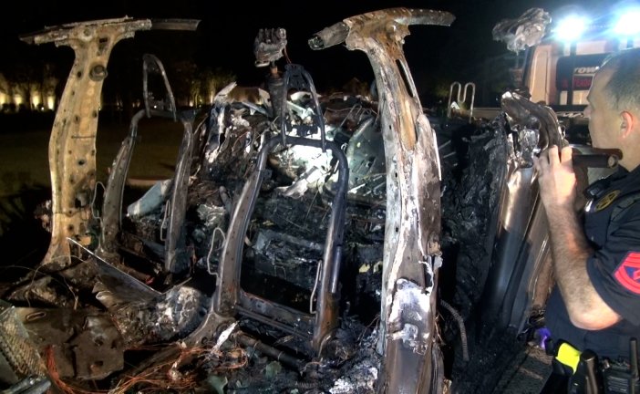 UPDATE-TWO DIE AS DRIVERLESS TESLA HITS TREE IN THE WOODLANDS AND EXPLODES