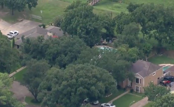 3-year-old girl in critical condition after being pulled from NW Harris Co. backyard pool